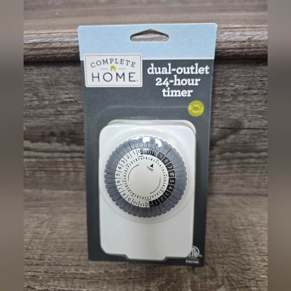 Dual-Outlet 24-Hour Timer - White and Gray